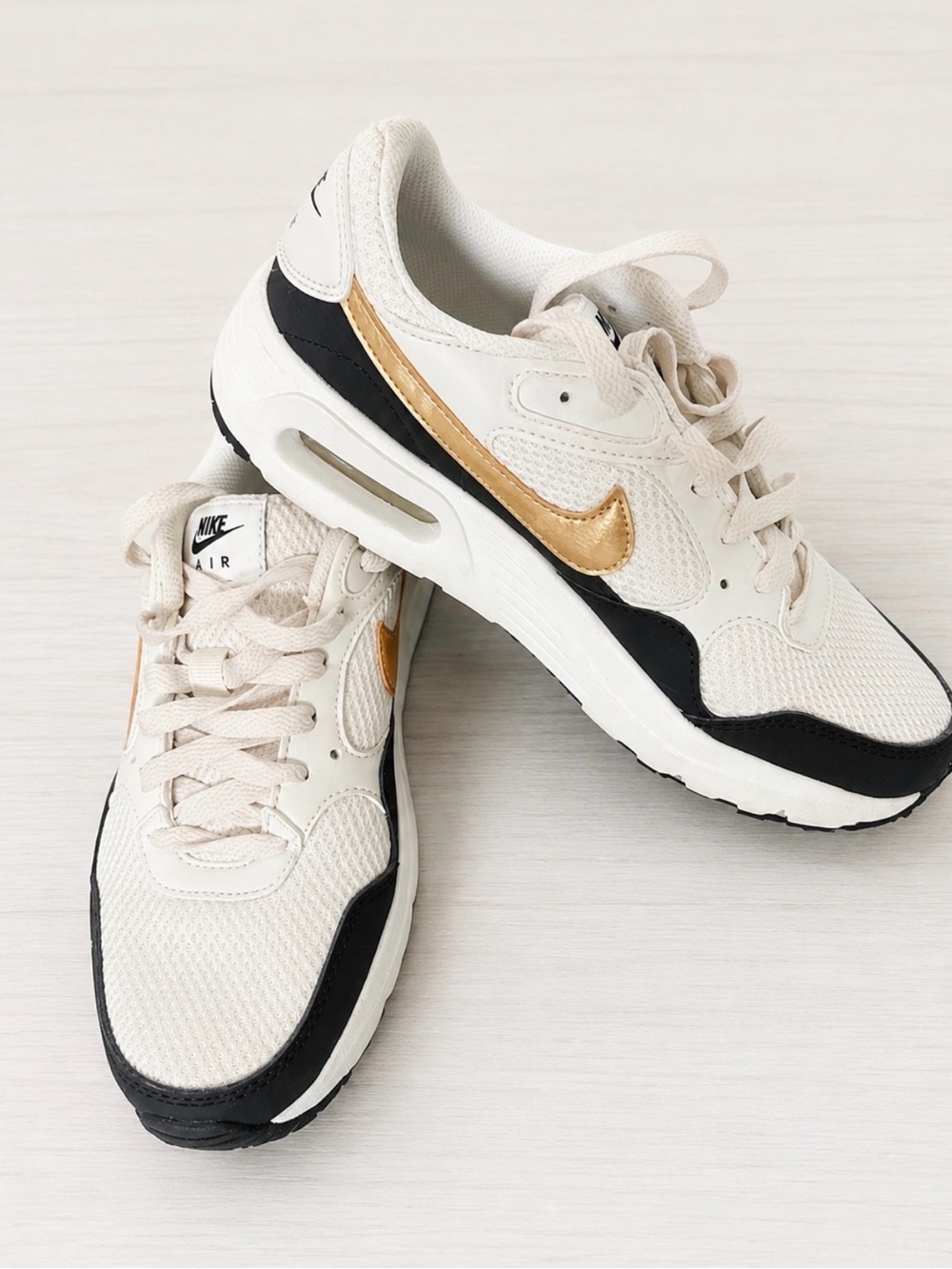 Nike Air Max SC Women’s Size 7 White Black Metallic Gold Sneakers